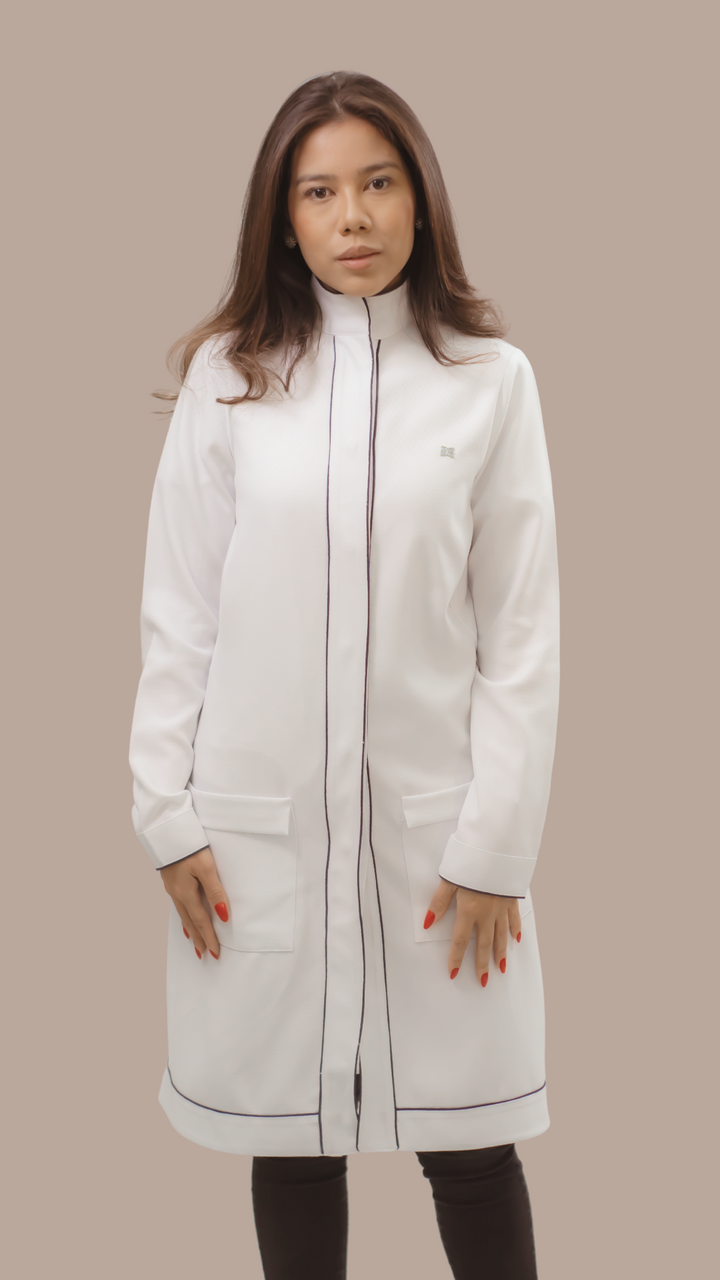 Jaleco Feminino Adelle Branco com detalhe azul marinho