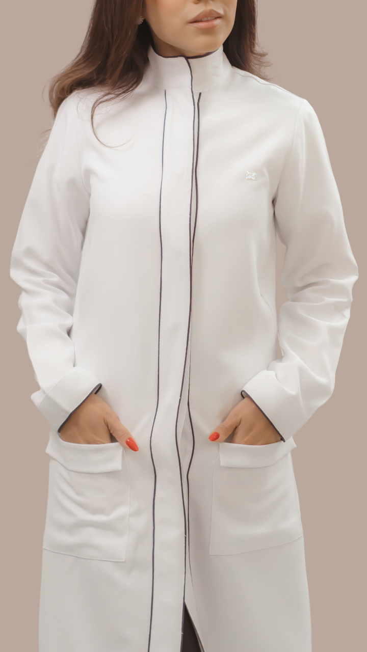 Jaleco Feminino Adelle Branco com detalhe azul marinho